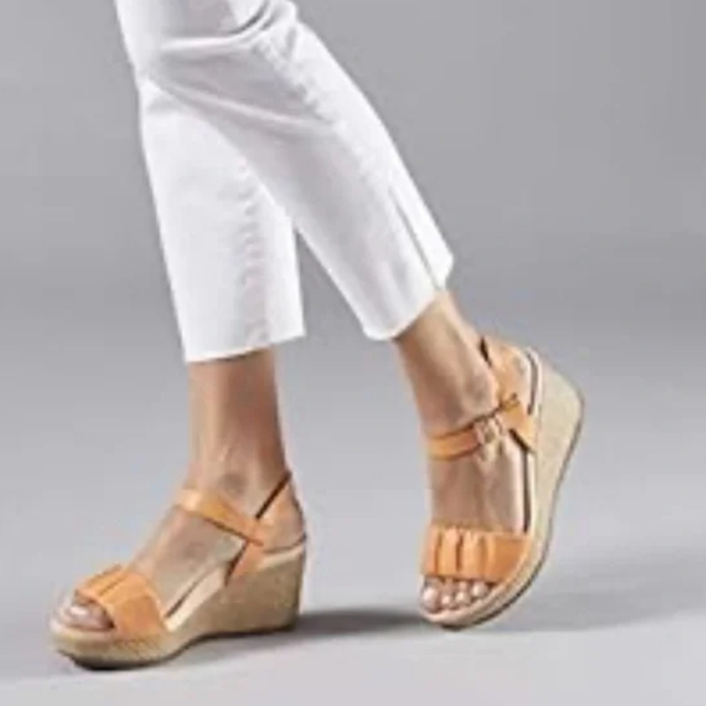 Vionic Hoola Aileen Leather  back strap  Melon Wedge Sandals